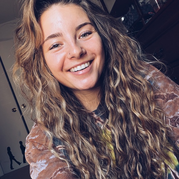 Meet your Posher, Makayla - Picture 3 of 4